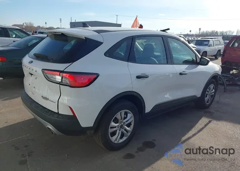 2021 Ford Escape S z USA, uszkodzony, nr VIN 1FMCU9F67MUA94602